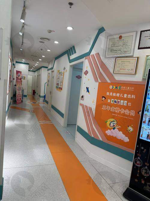 儿童门牙黑了一小块别担心，不同原因有不同处理方式