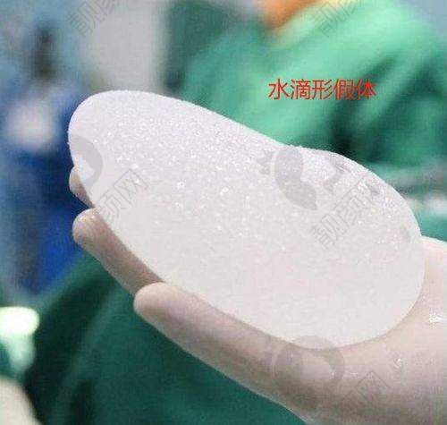 隆胸后多久能和真胸一样软?这些因素影响柔软度