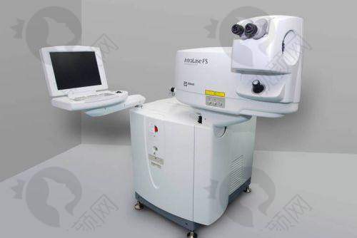 家人们谁懂啊！乌鲁木齐普瑞眼科医院高新院18800元个性化飞秒手术真香 